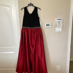 Brand new formal dress, size 18.